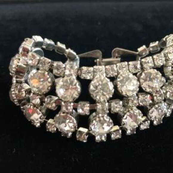 Vintage Rhinestone Bracelet and Clip On Earring Set - Picture 8 of 10